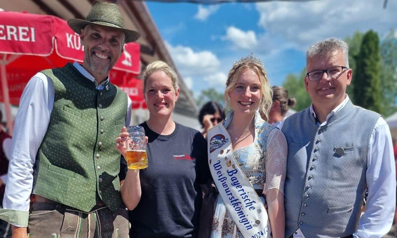 Vl: Gemeinderat Vetter Christian, Carolin Ottillinger, Weißwurstkönigin Elisabeth Schadl & Bürgermeister Ketz Mirko